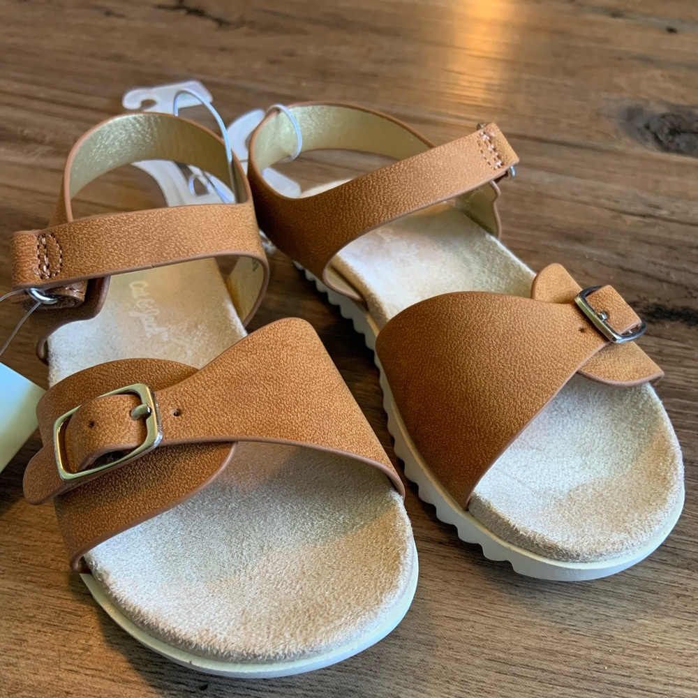 Cat & Jack toddler girls size 9 sandals have a velcro closure.